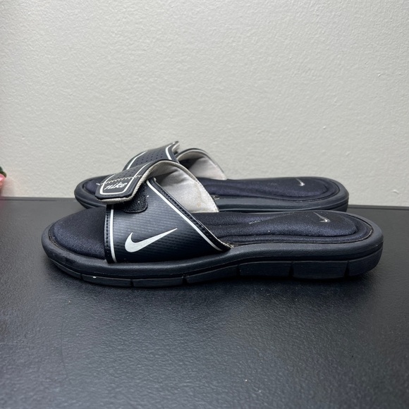 🌹Nike Black Soft Footbed Slip On Sandals Womens 6 Casual Comfort Walking Casual - Picture 4 of 11